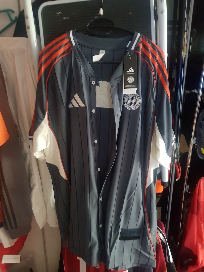 FC Bayern München Trikots XL