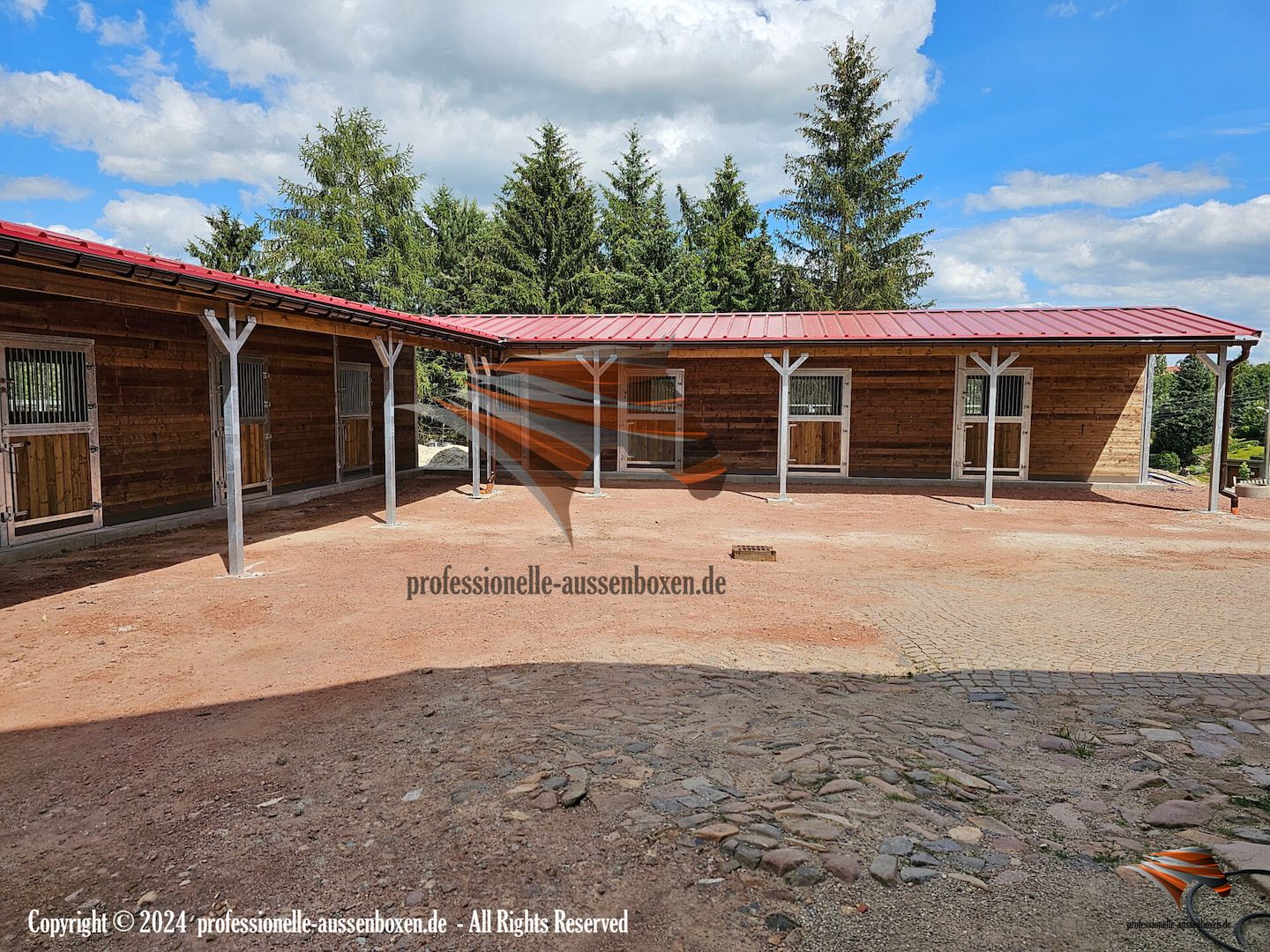 Pferdestall bauen & Außenboxen kaufen | ideale Pferdebox - Stallungen für Pferde