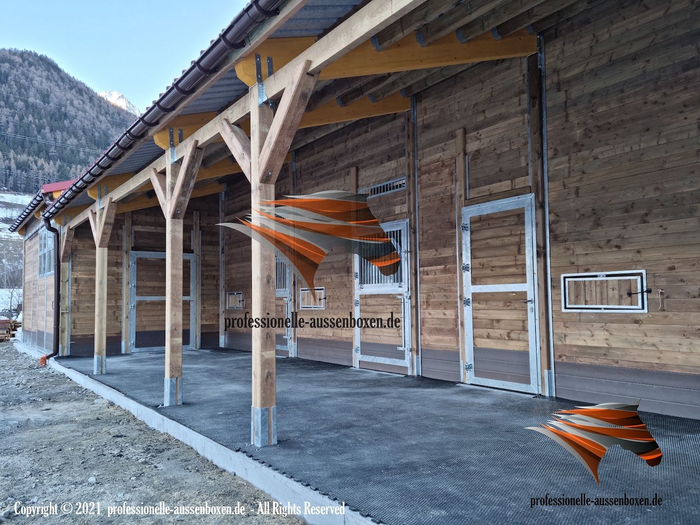 Pferdestall bauen & Außenboxen kaufen | ideale Pferdebox - Stallungen für Pferde