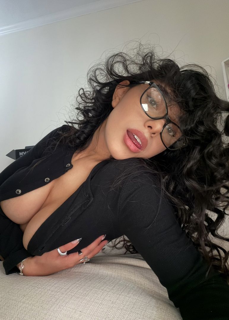 Die Frau, die dich befriedigen kann, bin ich. 