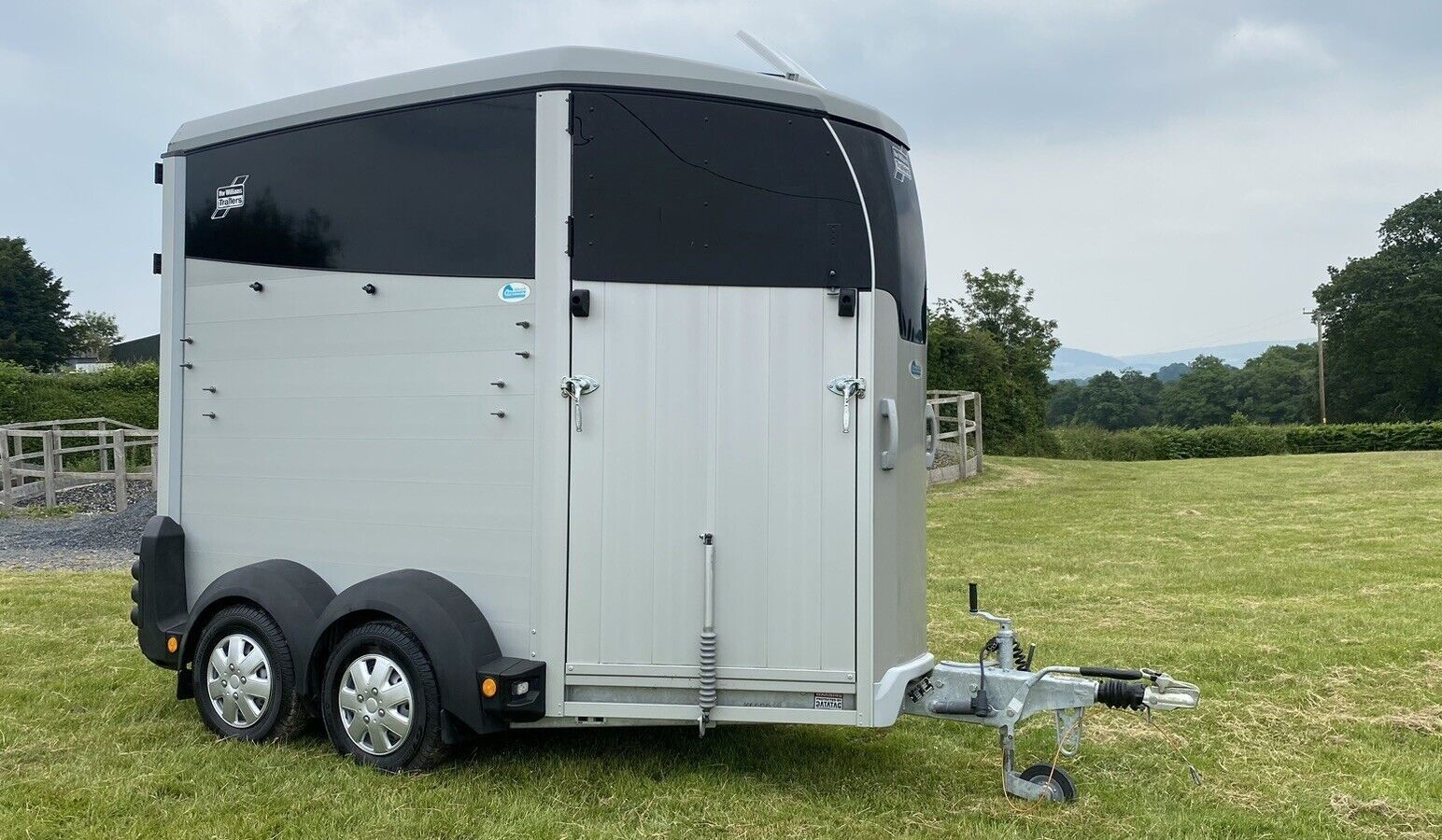Ifor Williams HBX 403 Silber – 2020