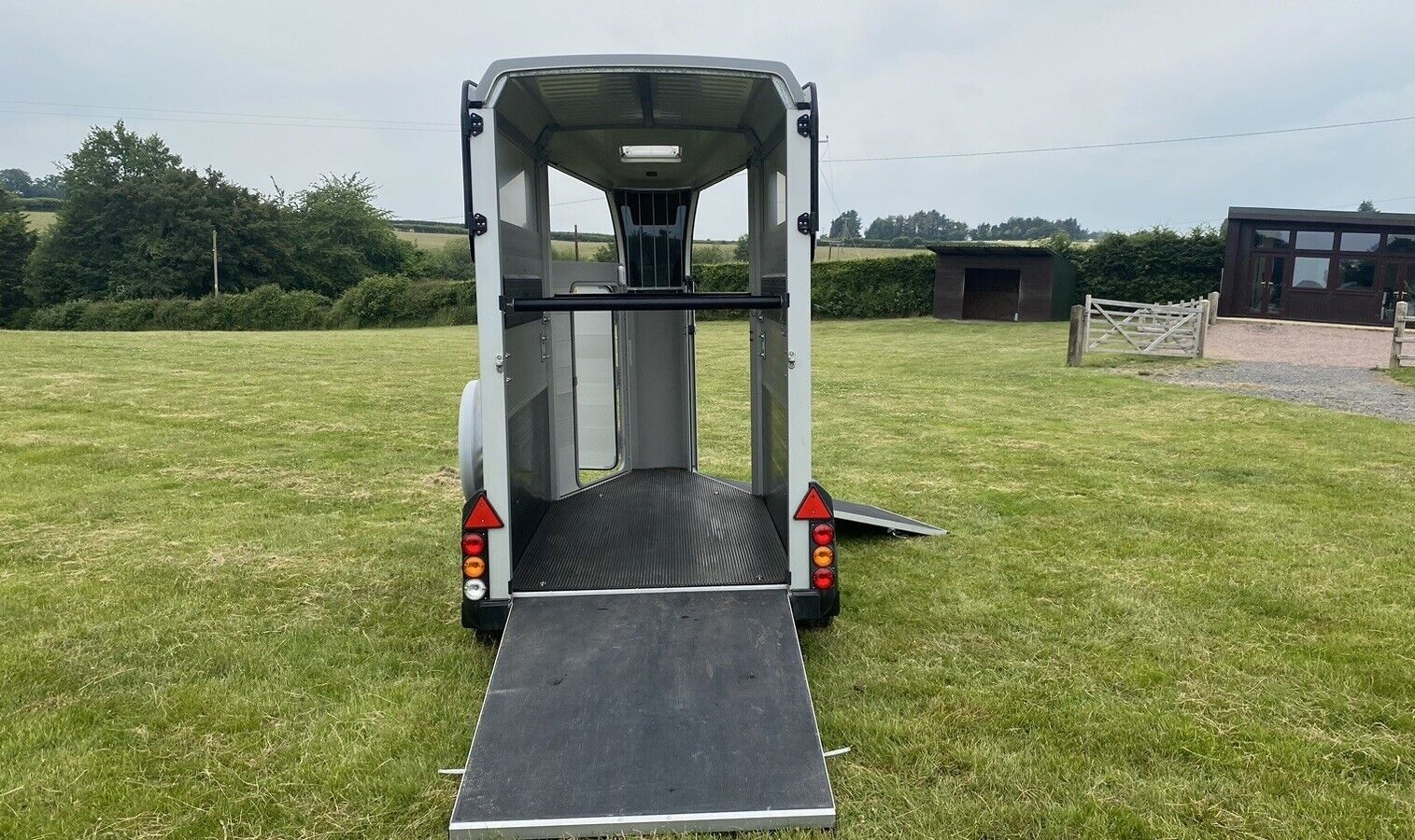 Ifor Williams HBX 403 Silber – 2020