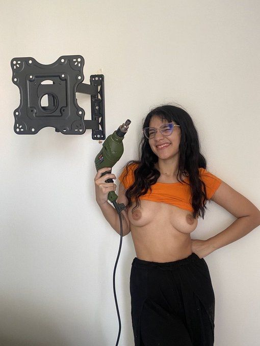 Ich reite dich 🍆💦 und du wirst nach mehr betteln! 👅 Ich bin auch offen für Cannabis 🍀