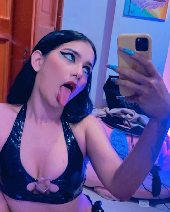 Ich biete Massage, Bj, 69, Cum in Mouth, Face Sitting💦