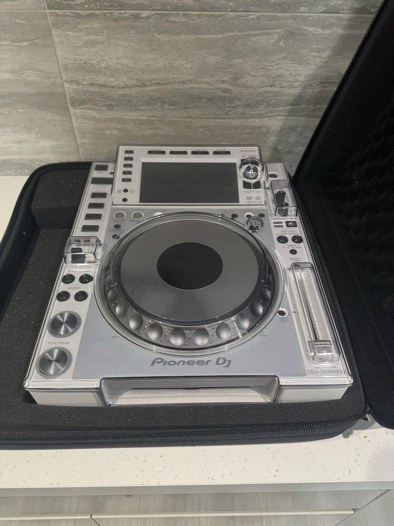 2 x Pioneer CDJ 2000 (weiß) + DJM 900W + RMX 1000W + Zubehör