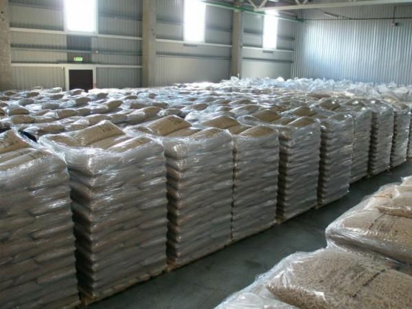 Holzpellets zu verkaufen.