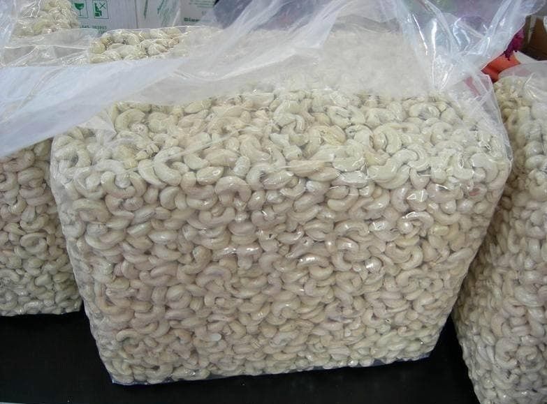 Rohe und geröstete Cashewnüsse aus Kenia zum Verkauf (für den Export).