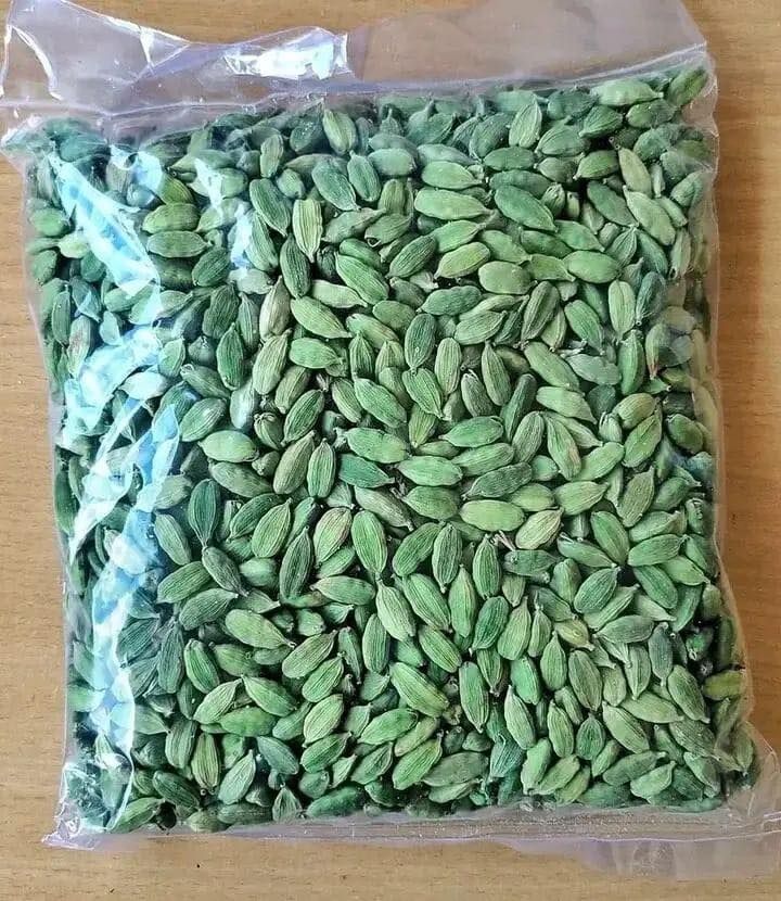 Grüne Kardamomsamen in Premium-Qualität zu verkaufen.
