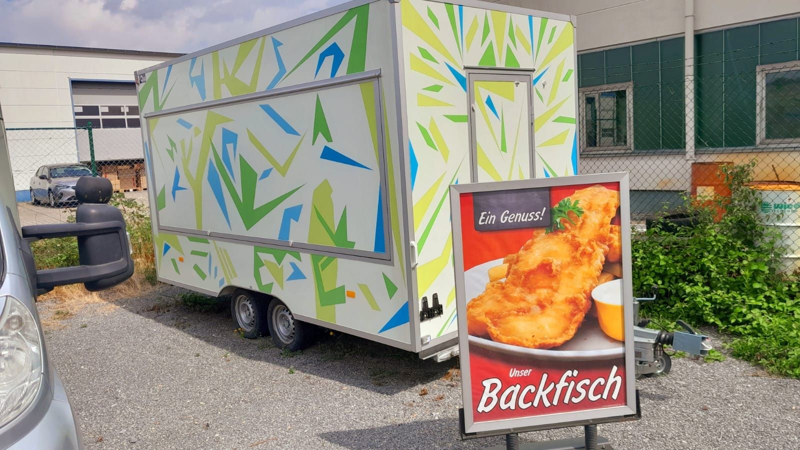 Welche junge Frau (-25) hat Lust mir hin und wieder im Foodtruck zu helfen