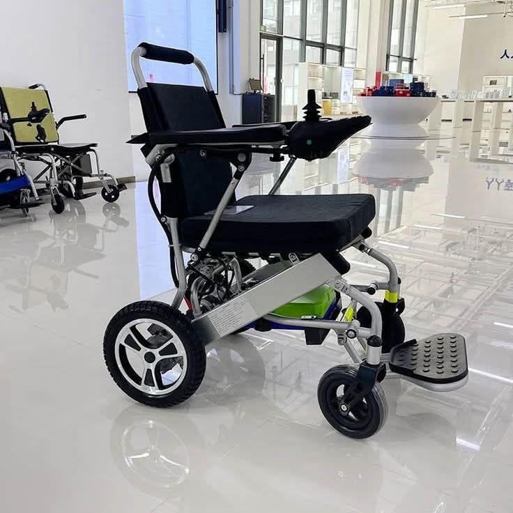 Elektrofahrräder und Elektrorollstühle für den Innen- und Außenbereich.
