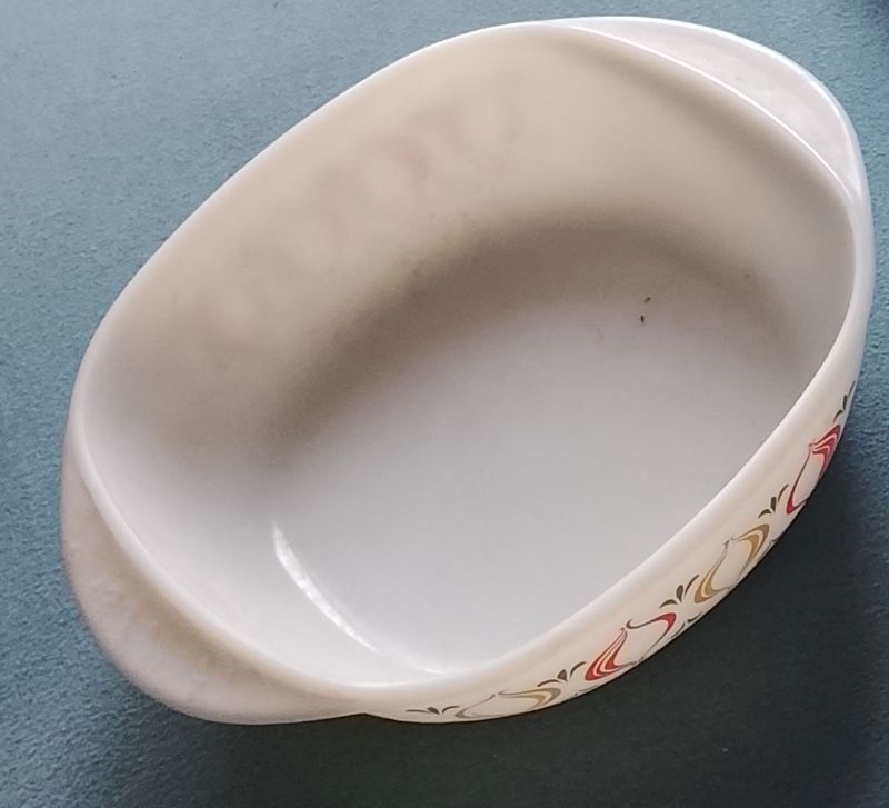ovale Auflaufform aus Opalglas