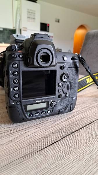 Nikon D5 Gehäuse + Nikon AF-S 200–500 mm f/5.6E VR Objektiv