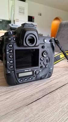 Nikon D5 Gehäuse + Nikon AF-S 200–500 mm f/5.6E VR Objektiv