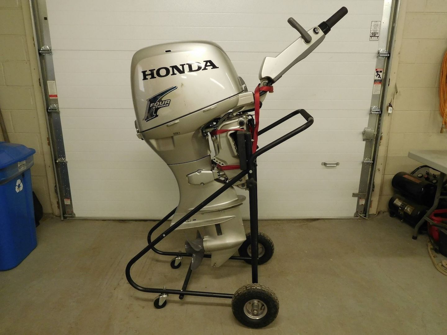 Discount offer:Outboard/Inboard Motor engine,Trailers,Minn Kota