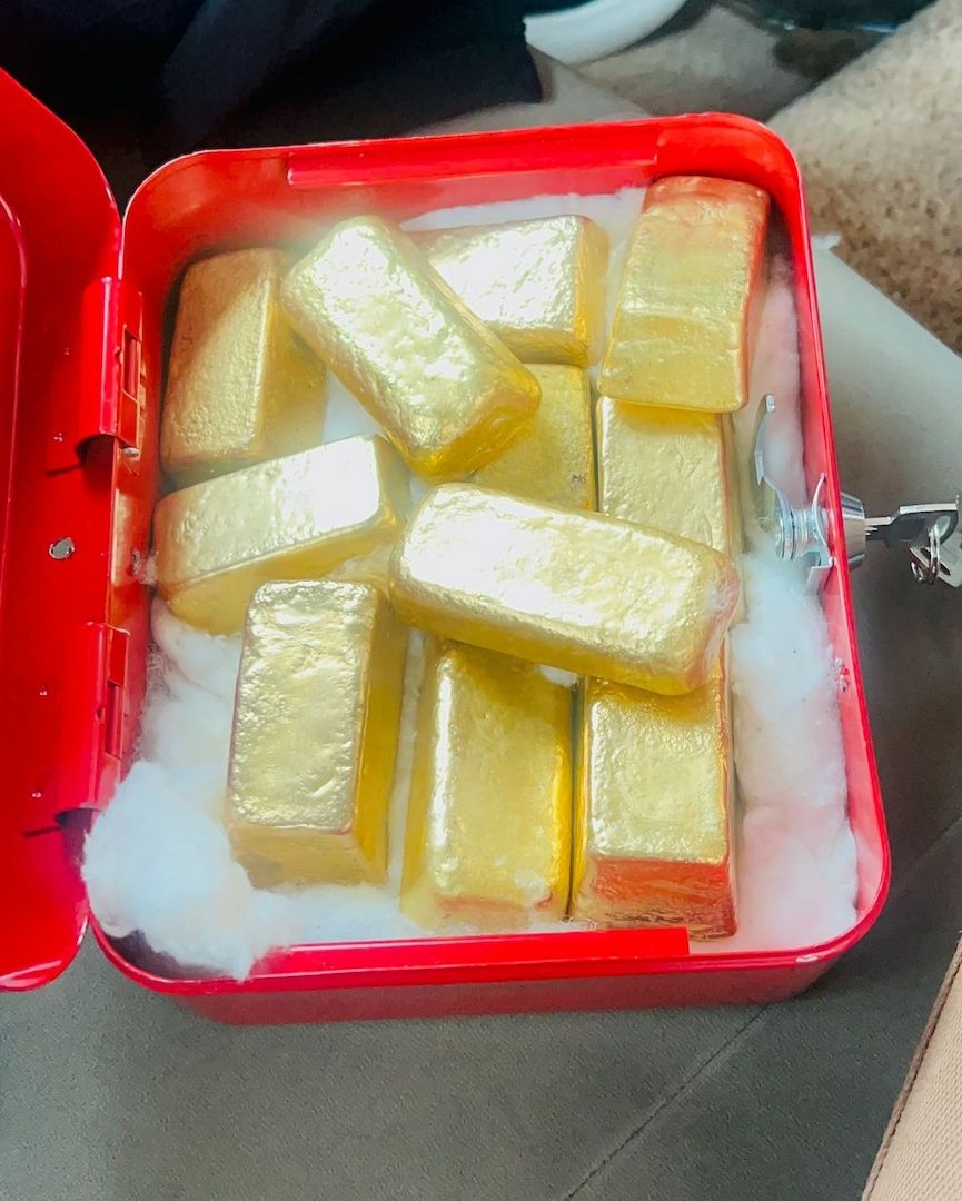 Hochwertige 22-Karat-Goldbarren zu verkaufen.