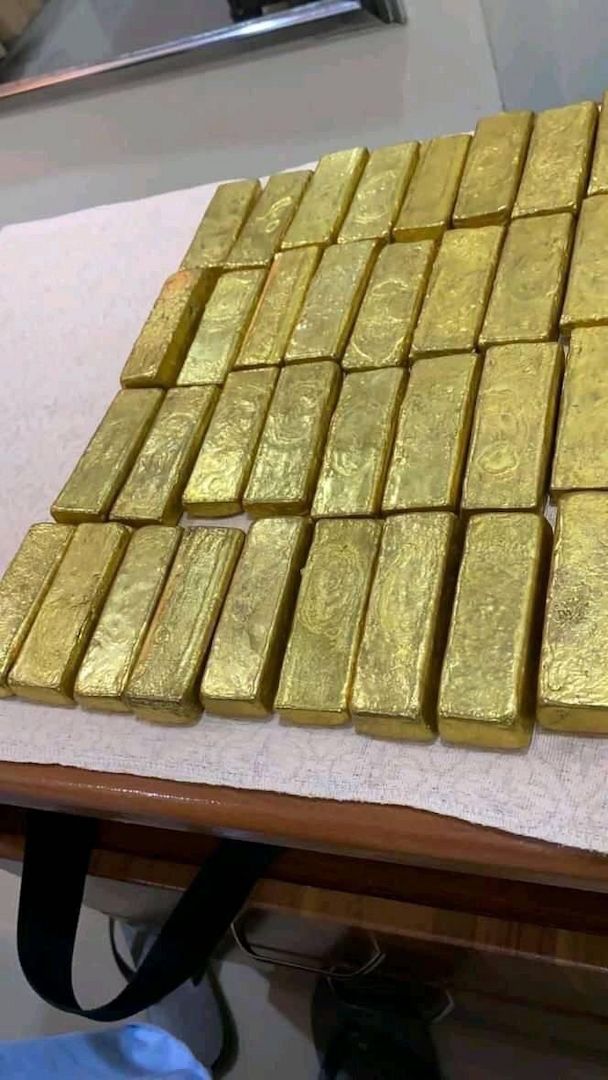 Hochwertige 23-Karat-Goldbarren zu verkaufen.