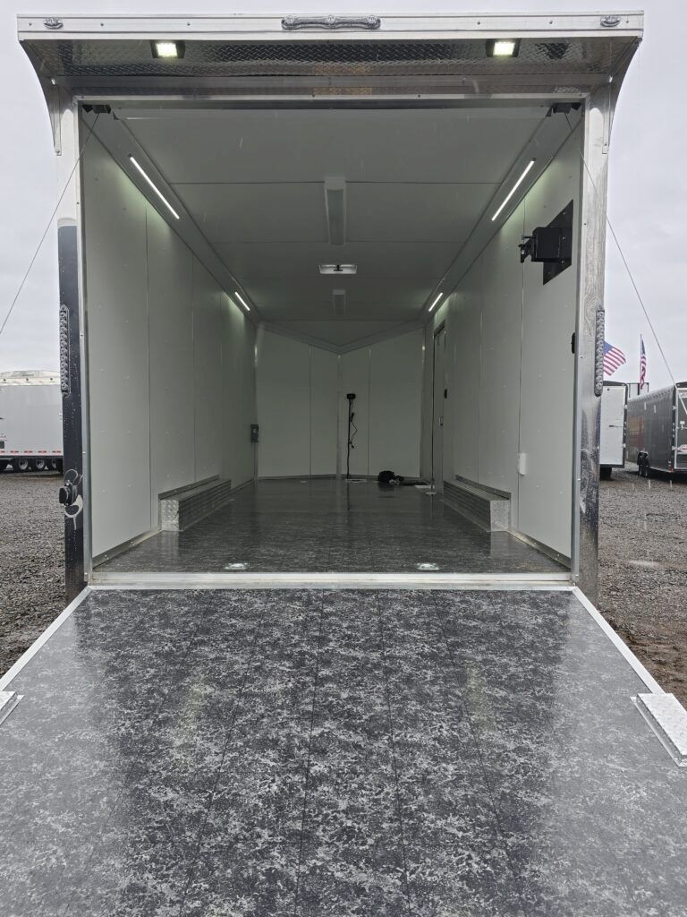 Aluminium Redline von Cargo Mate, 8x20 Fuß, 7000 GVW, geschlossener Kofferanhänger zu verkaufen.