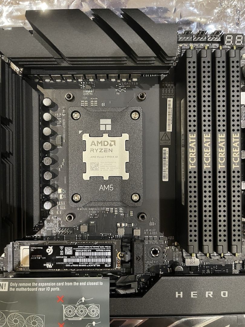 Asus Hero PC AMD Ryzen 9 9950x3d
