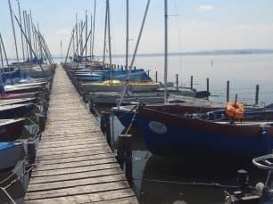 Stegliegeplatz ( 3 m Box ) auf dem Steinhuder Meer in Mardorf - Bootsverleih Kielhorn / Steg  N 21