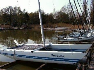 Stegliegeplatz ( 3 m Box ) auf dem Steinhuder Meer in Mardorf - Bootsverleih Kielhorn / Steg  N 21