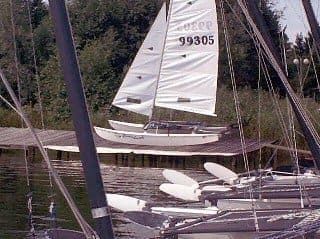 Stegliegeplatz ( 3 m Box ) auf dem Steinhuder Meer in Mardorf - Bootsverleih Kielhorn / Steg  N 21