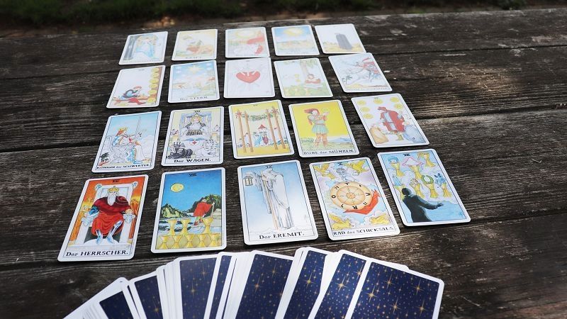 Astrologie, Karten legen und Traumdeutung mit Angela Marie