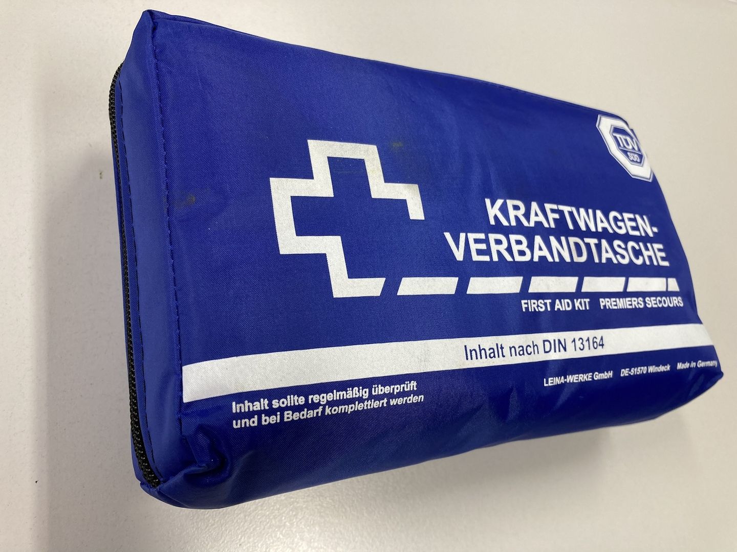 Kraftwagen-Verbandtasche, KFZ-Verbandtasche, first-aid kit, premiers secours. Ungeöffnet.