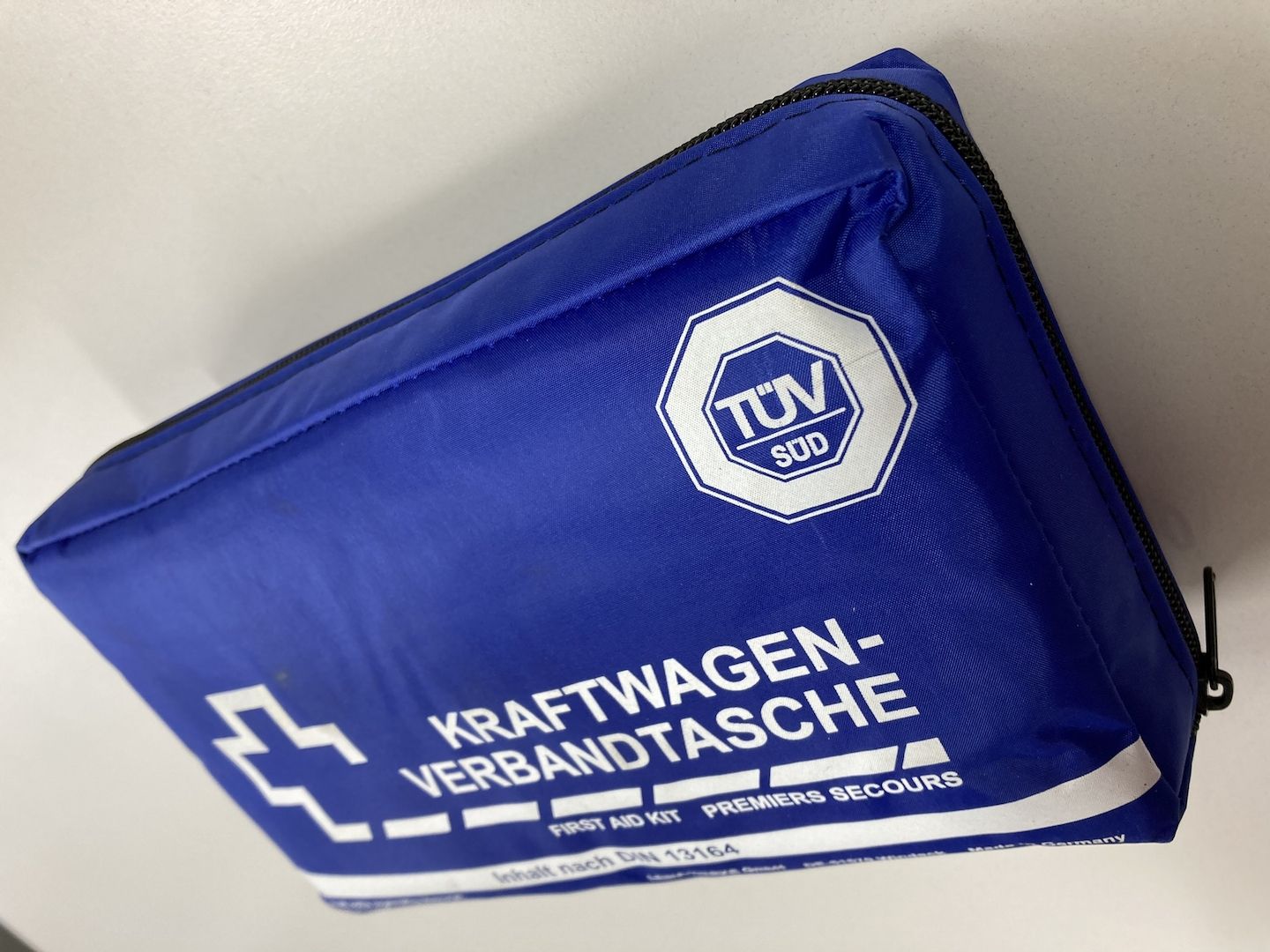 Kraftwagen-Verbandtasche, KFZ-Verbandtasche, first-aid kit, premiers secours. Ungeöffnet.