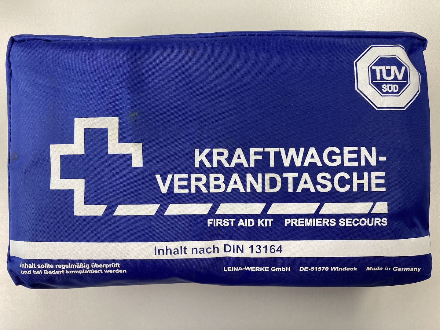 Kraftwagen-Verbandtasche, KFZ-Verbandtasche, first-aid kit, premiers secours. Ungeöffnet.