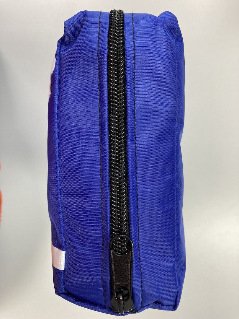 Kraftwagen-Verbandtasche, KFZ-Verbandtasche, first-aid kit, premiers secours. Ungeöffnet.