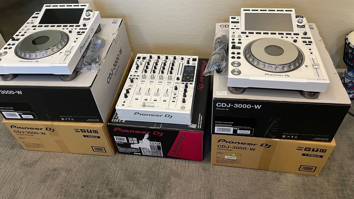 AlphaTheta CDJ-3000X, AlphaTheta Euphonia,&nbsp;Pioneer CDJ-3000, Pioneer DJ DJM-A9, Pioneer DJ DJM-V10