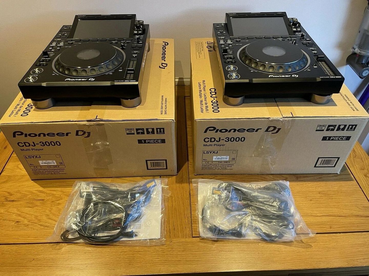 AlphaTheta CDJ-3000X, AlphaTheta Euphonia,&nbsp;Pioneer CDJ-3000, Pioneer DJ DJM-A9, Pioneer DJ DJM-V10