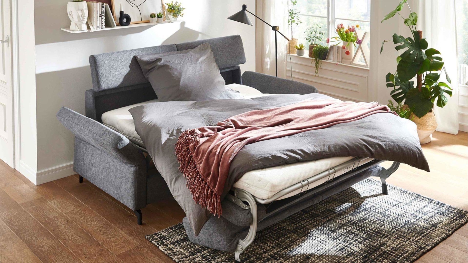 Er sucht für 1-2 Wochen Zimmer bei einer Dame, biete Nackt-Hilfe im Haushalt