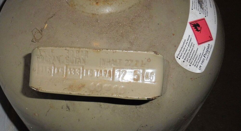 11 Kg Propangasflasche graue Eigentumsflasche Tüv abgelaufen