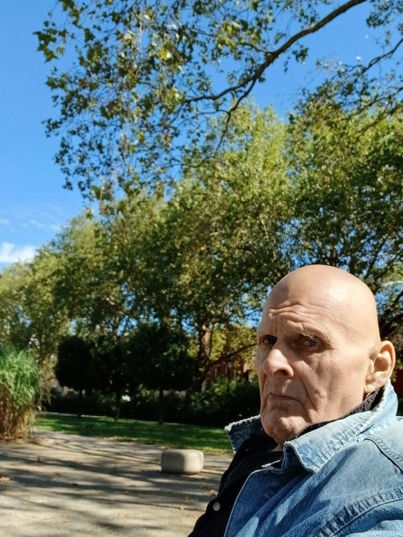 Netter älterer Mann sucht junge Frau!! Kostenlos Wohnen! Lecke gerne!!