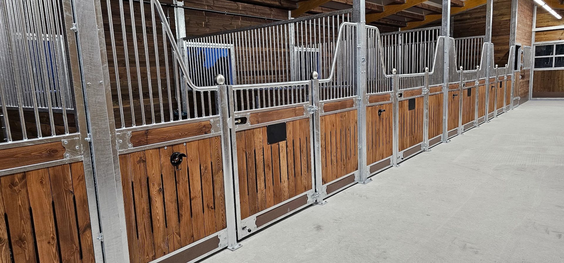 Boxenfronten - Stallfronten & Trennwände für Pferdeställe