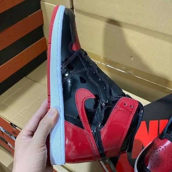 📦 Hochwertige Sneaker-Paletten aus Lagerauflösungen – Top-Preise & Lieferung möglich!