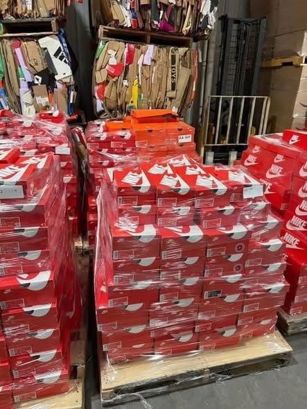 📦 Hochwertige Sneaker-Paletten aus Lagerauflösungen – Top-Preise & Lieferung möglich!