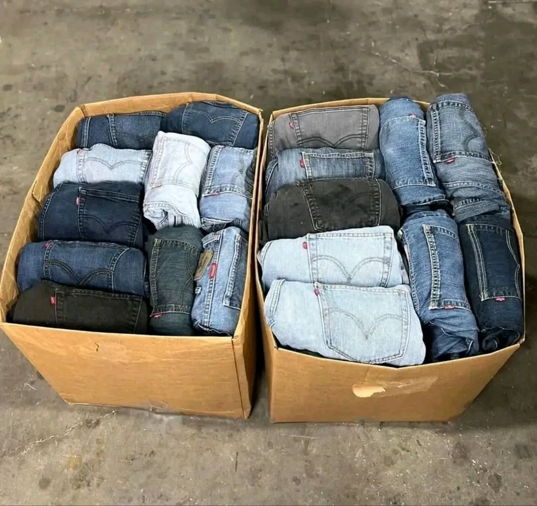 📦 Hochwertige Jeans-Paletten aus Lagerauflösungen