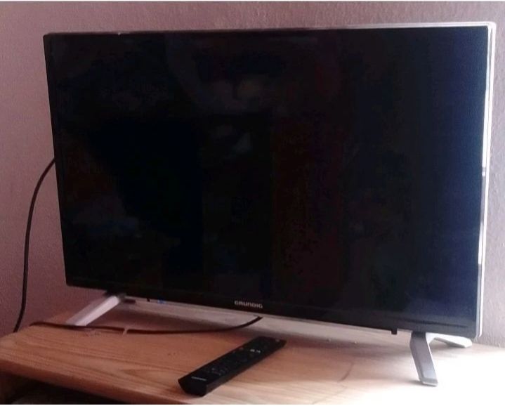 Grundig 32 GHB 5740 BK HD LED Fernseher, Als Ersatzteil/defekt