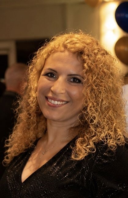 Songür Polat, 45 - Friseurin mit besonderen Eigenschaften - The Hair Undresser