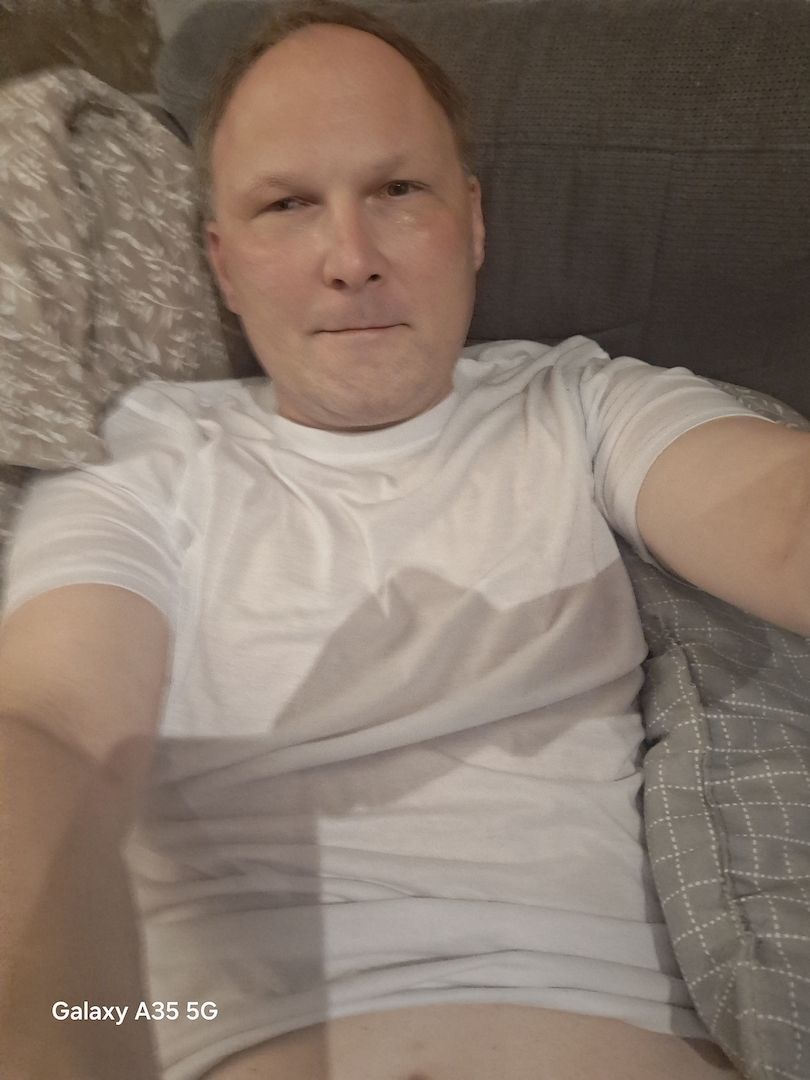 Daddy50 sucht Date? younges Girl 18 für sinnliche Treffen/F+ schöne Fantasien, Besuchbar