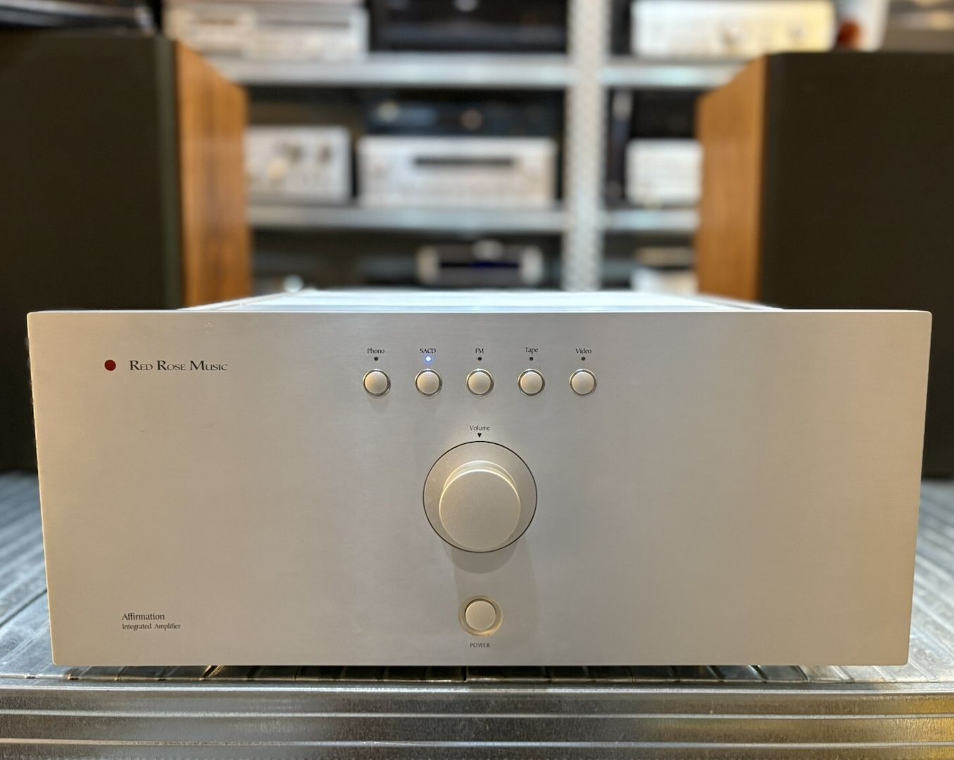 Red Rose Music Affirmation High End Verstärker