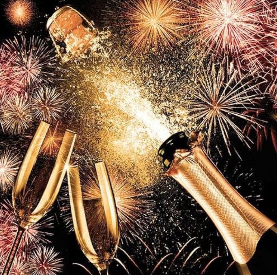 Silvester, Nackt-Kellner für die Damen-Runde kostenlos