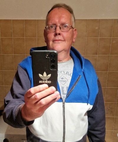 Bremer sucht ein nettes Girl mit kleinen Brüsten