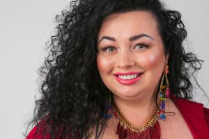 Maya, 60 – jung geblieben und bereit für die Liebe! ❤️