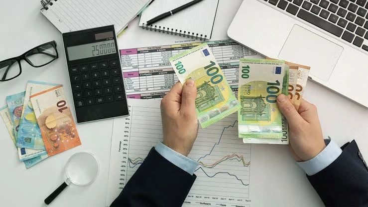 Erhalten Sie bis zu 350.000 euro rückzahlbar in 3 bis 240 Monaten zu 3%.