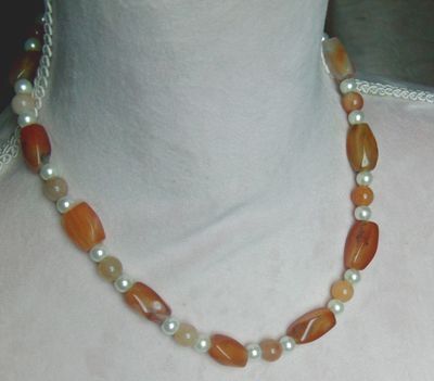 edelsteincollier, Karneol. Acht, Zuchtperlen