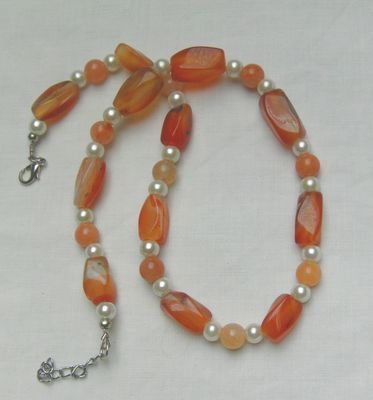 edelsteincollier, Karneol. Acht, Zuchtperlen