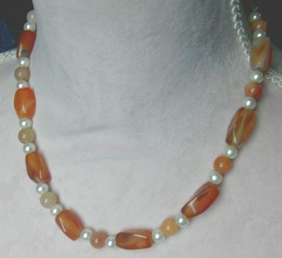 edelsteincollier, Karneol. Acht, Zuchtperlen